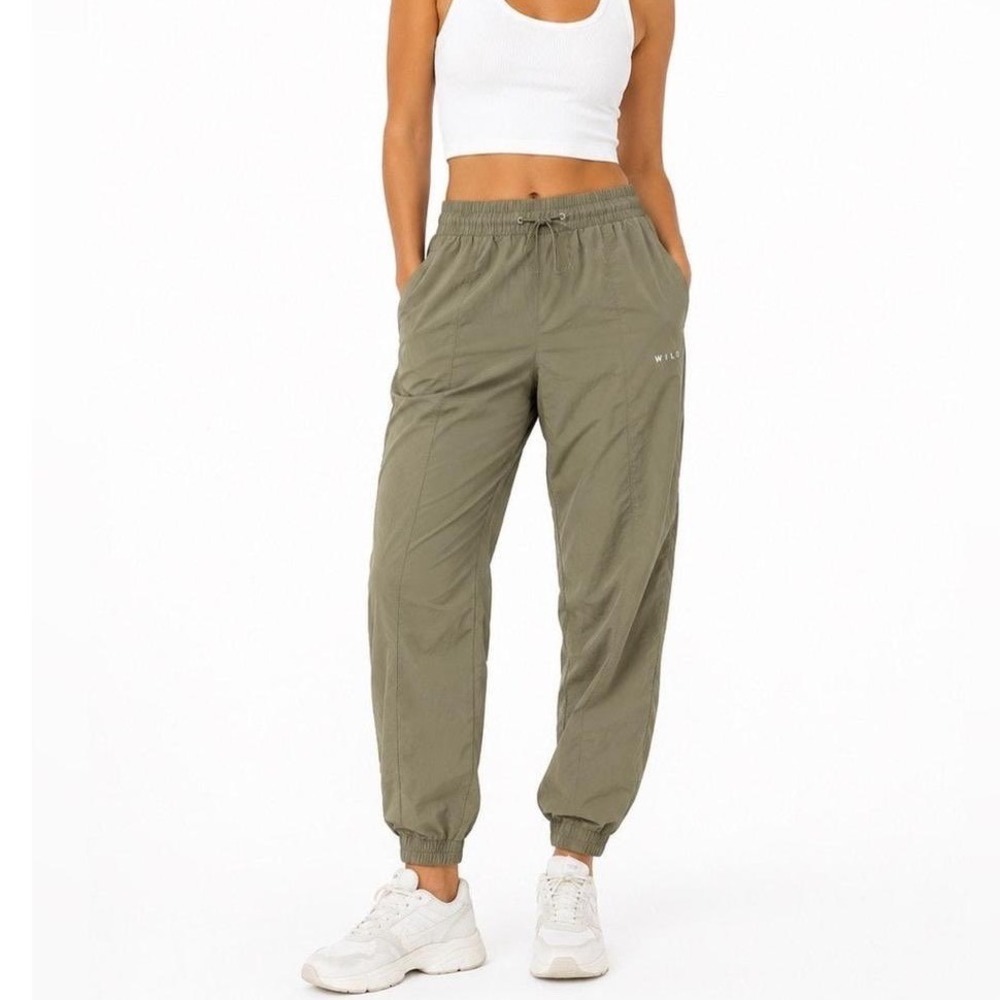 Wilo The Label Sage Green Nylon Jogger Track Pants Women Large Relaxed Fit
